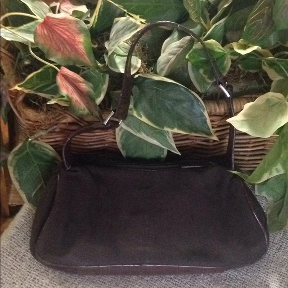 Sondra Roberts - Picture 2 of 8